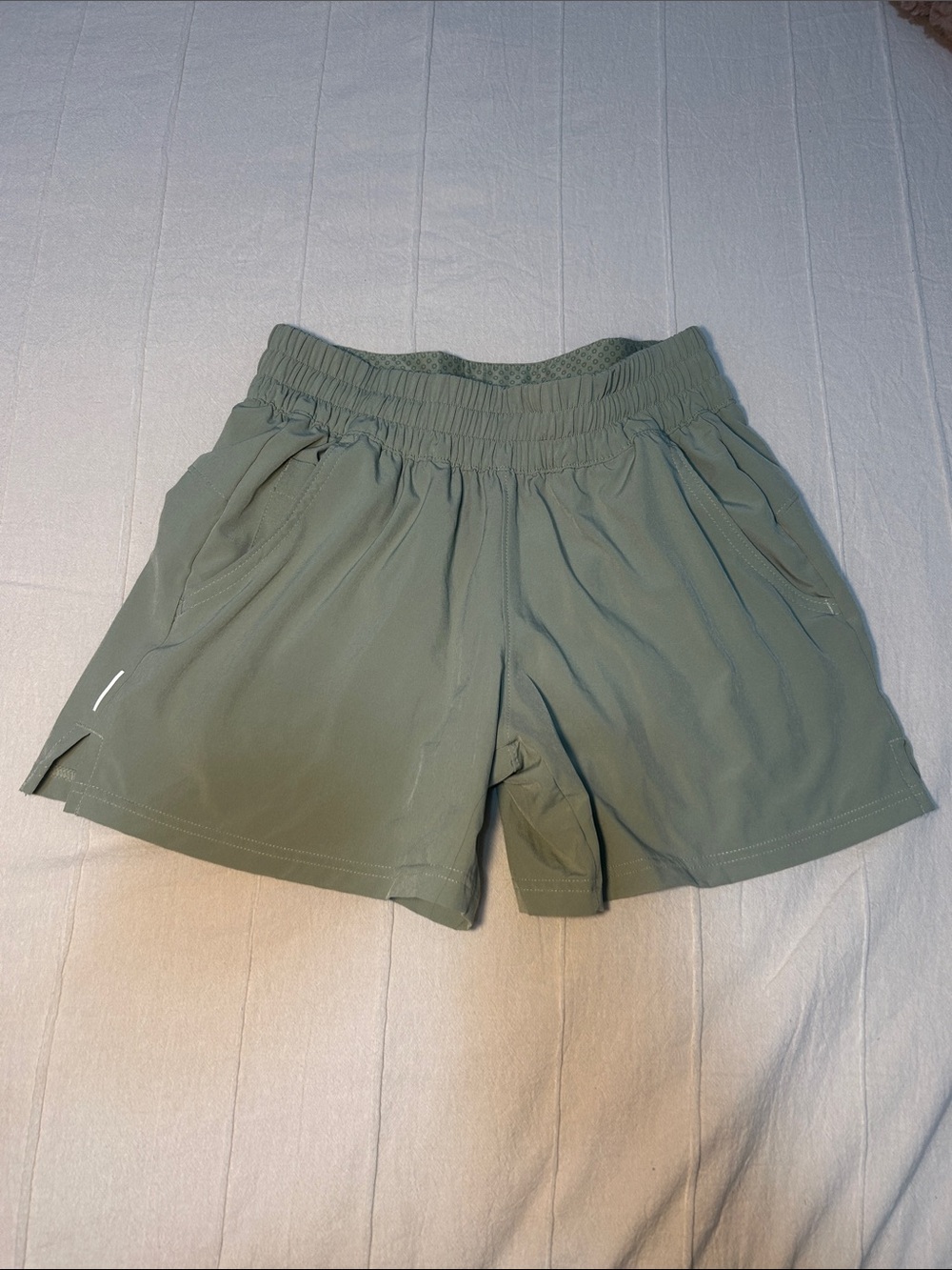 Columbia Sage Green Women's Drawstring Hiking Shorts with Pockets Size Small